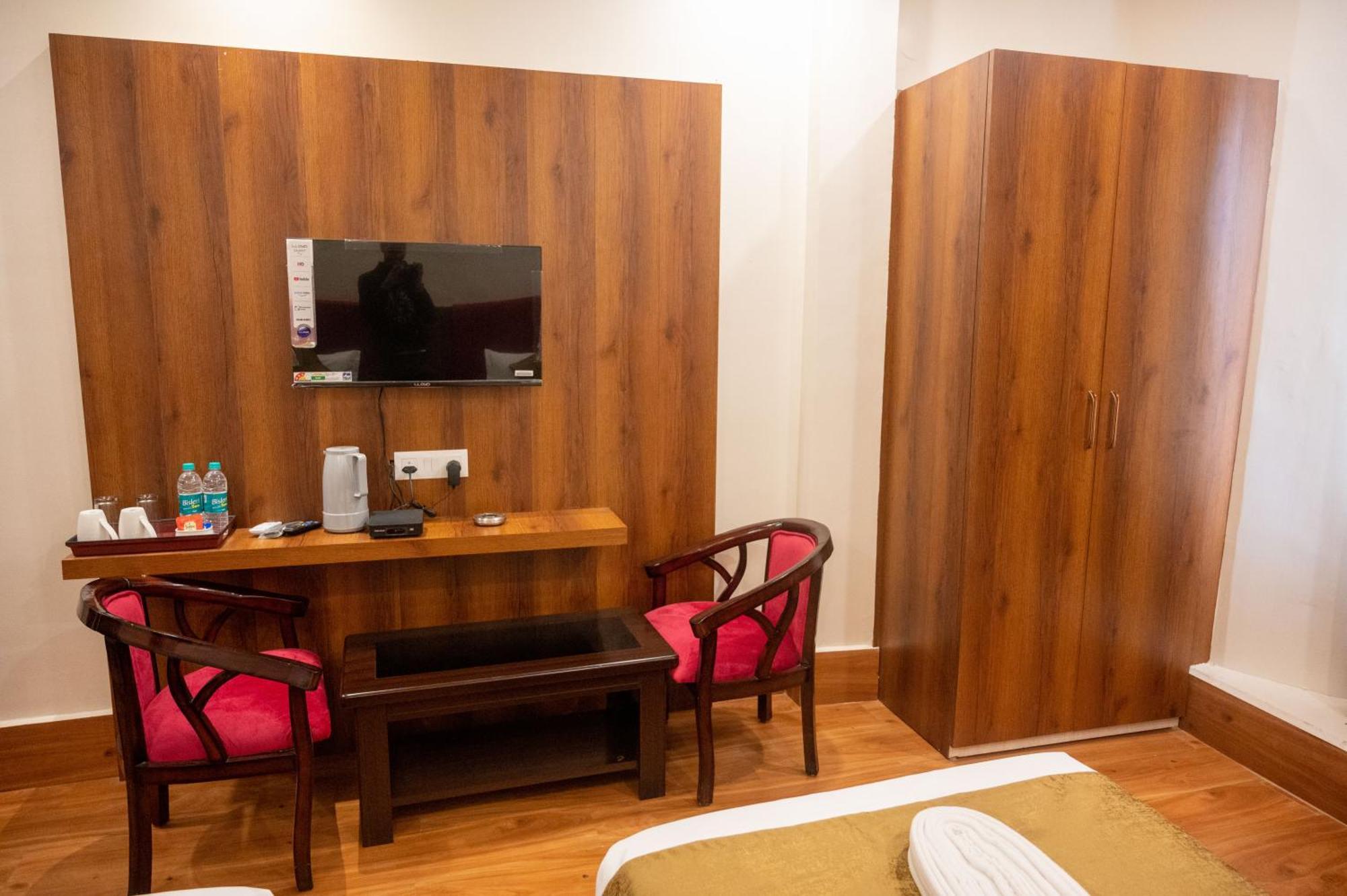 Kiran Palace Hotel - Varanasi — Photos 1